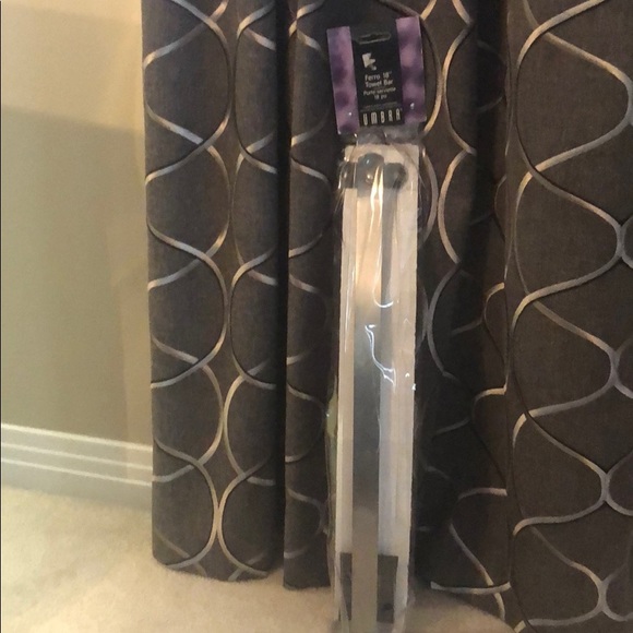 NWT Umbra Ferro 18” Rowel Bar in Nickel Finish - Picture 2 of 6